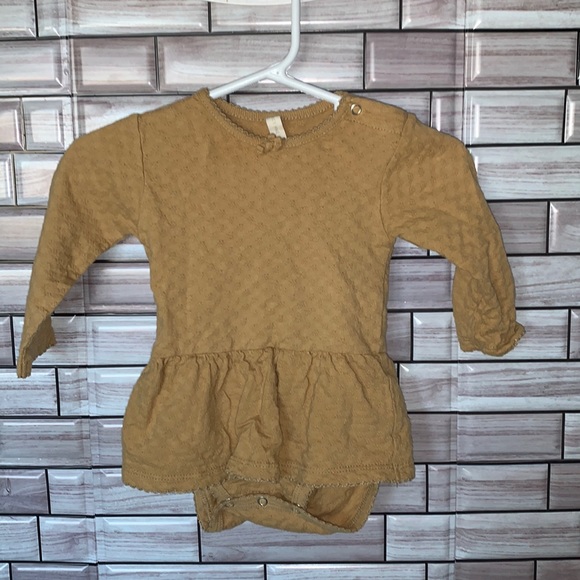 Quincy Mae Textured Ruffled Tan Onesie 3-6m - Picture 3 of 7